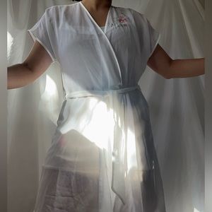 Small 90s vintage white robe with floral embroidery matching set!